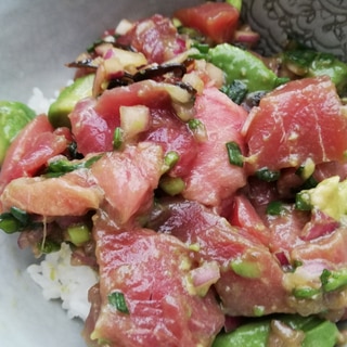 昆布入り本まぐろとアボカドのポキどんぶり